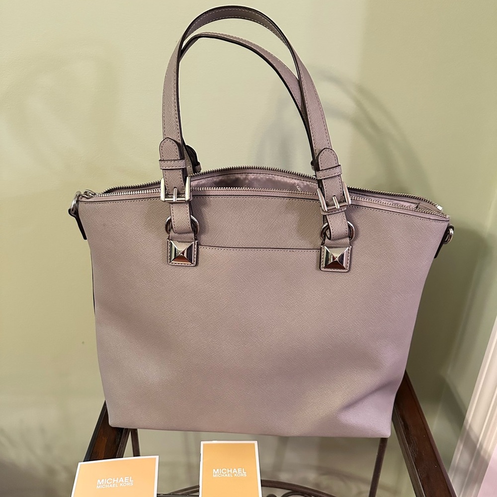 New Michael Kors cross grain light gray leather shoulder bag - Picture 2 of 11